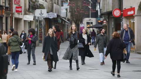 Primer da sin mascarillas en la calle en Pontevedra