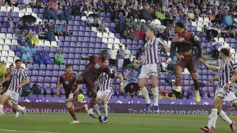 Momento del partido entre el Valladolid y el Deportivo