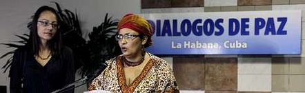 La holandesa Tanja Nijmeijer y Victoria Sandino, portavoces de las FARC, en una comparecencia ayer en La Habana.