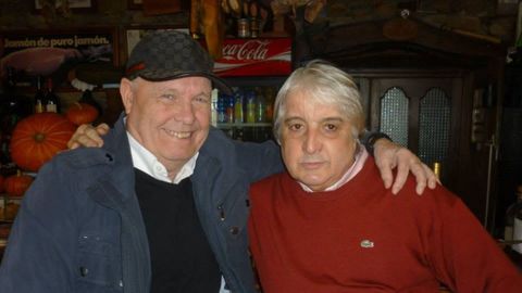 Vicente hijo con Marcelino, jugador del Real Zaragoza y miembro de la delantera conocida como Los 5 Magn�ficos