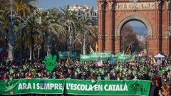 Imagen de la manifestacin a favor del cataln en las aulas celebrada ayer en Barcelona tras la sentencia que obliga a impartir al menos un 25 % de las clases en castellano