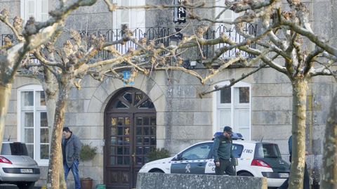 Parricidio en Ba�os de Molgas.La Guardia Civil investiga lo ocurrido en el hostal de Os Remedios