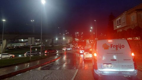 Circulaci�n colapsada en el entorno del acceso al Puerto de Mar�n