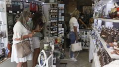 Agasallo, situada en la plaza de la Peregrina de Pontevedra, es una de las tiendas de souvenirs de la ciudad