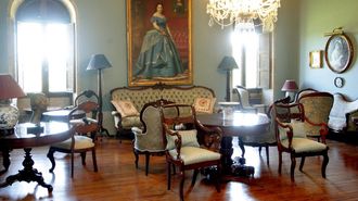 Imagen de archivo del 2011 de una estancia interior del pazo de Meir�s