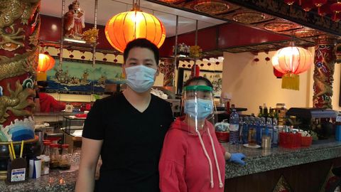 Yaije Bao y Weilian Xia, del restaurante Gran Pekín de Ourense