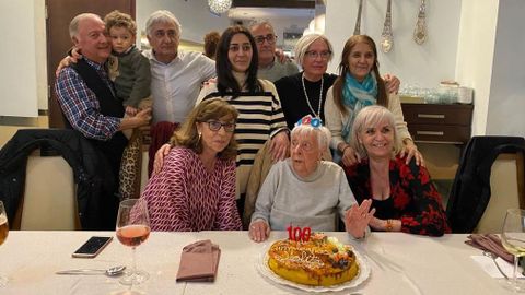 El sábado, Lolita Suárez festejó su centésimo cumpleaños con sus sobrinos y otros familiares llegados de distintos puntos de España.
