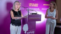 Myriam Otero, secretaria general de Apetamcor, recoge el segundo premio Matilde Ucelay, que concede el Ministerio de Transporte y que entreg� la ministra, Raquel S�nchez Jim�nez.