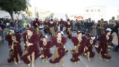 Participantes de todas las edades, en el desfile de Carnaval de Foz antes de la pandemia