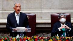 Rebelo de Sousa, durante su discurso de toma de posesi�n, junto al presidente del Parlamento luso, Eduardo Ferro Rodrigues