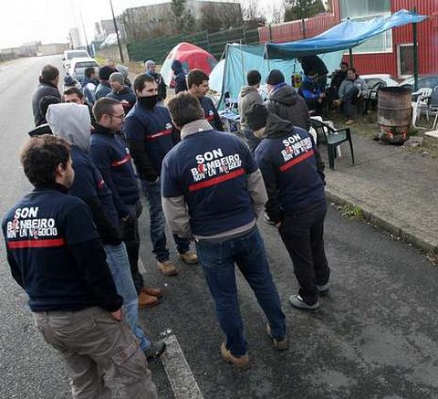 Protesta en el recinto del parque, en Os Air�os, el 3 de enero.