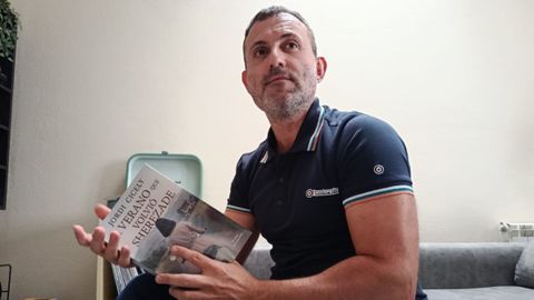 Jordi Cicely estrena este viernes su nueva novela, que habla sobre segundas oportunidades y nos transporta a lugares como A Cova da Serpe o la iglesia de Guimarei.