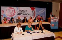 Inmaculada Sieiro (en el centro y de negro) junto al resto de los miembros de la nueva ejecutiva.