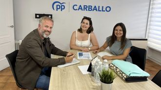 Rub�n Lorenzo, con �ngela Facal y Paula Seoane
