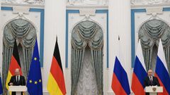 Olaf Scholz y Vladimir Putin, durante la rueda de prensa en el Kremlin.