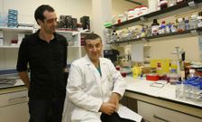 Miguel Abal y Rafael L�pez, del grupo de Oncolog�a, promueven una empresa tecnol�gica. 