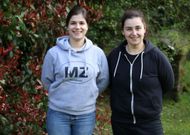 <span lang= gl >Cristina Caama�o e Carmen Rey forman o equipo que deu vida a Numenius</span>. 