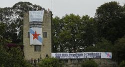 Fotograf�a del a�o 2017 cuando N�stor Rego y otros miembros del BNG realizaron una ocupaci�n simb�lica del Pazo de Meir�s