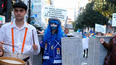 Oviedo se llena de color, alegr�a y tradici�n para celebrar el Carnaval