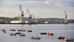 Mariscadores a flote en la r�a de Ferrol 
