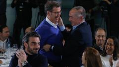 Alberto N��ez Feijoo, junto a Miguel Lorenzo, en A Coru�a.