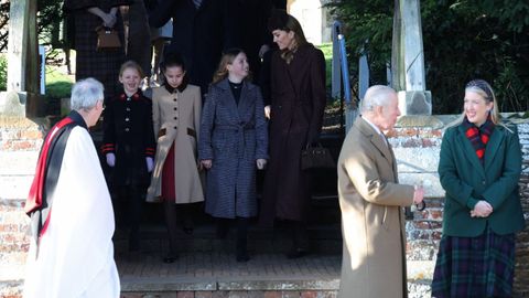 Kate Middleton con sus hijos y otra de las ni�as de la familia