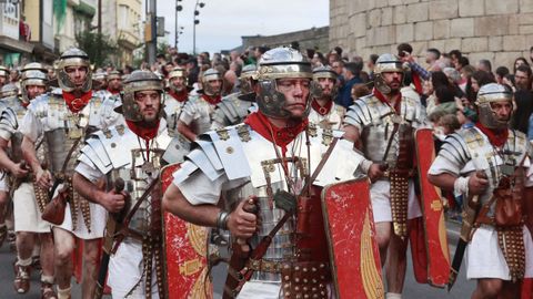 El desfile de las tropas romanas y castrexas es uno de los eventos ms multitudinarios del Arde Lucus