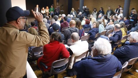 Charla informativa de tcnicos de Altri con vecinos de Palas de Rei