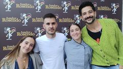 El cantante Camilo y su mujer, la también intérprete Evaluna, con Santi y Ana, responsables del asador Rosendo de Sanxenxo.
