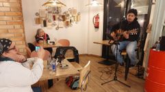 Sim�n Santiago, en una actuaci�n en A Pequecha