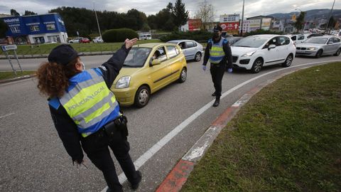 Control de la Polic�a Local y la Guardia Civil en la avenida de Lugo de Pontevedra