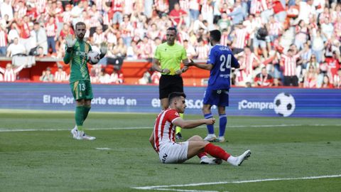 Derbi asturiano entre el Real Sporting de Gijon y el Real Oviedo en El Molin�n