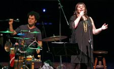 Ux�a Senlle actuar� el d�a 25 acompa�ada de Narf en la Alameda moa�esa. 