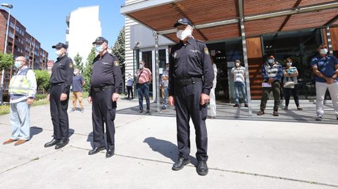 Concentraci�n y minuto de silencio en recuerdo de las v�ctimas del coronavirus en la sede de la Polic�a Nacional en Vigo
