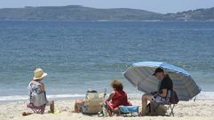 Playas como Major, en primer plano, y las de la isla de Ons, al fondo, est�n entre las que tienen la mejor calificaci�n del agua de ba�o en la r�a de Pontevedra
