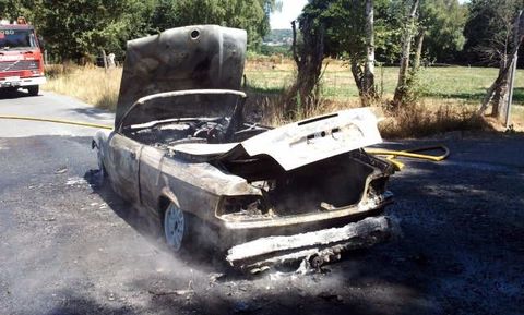 Uno de los veh�culos que apareci� quemado fue un BMW descapotable. 