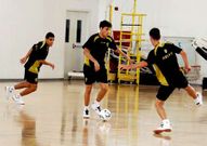 El Santiago Futsal entrenando en Kuwait para debutar ma�ana.
