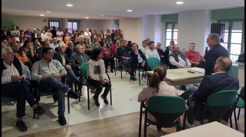 Afiliados y simpatizantes del PP de Maceda ratificaron la propuesta de que Jos Manuel Gil dirija la gestora del partido
