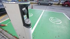 Punto de recarga para veh�culos el�ctricos en el campus universitario de Pontevedra