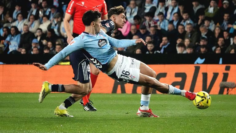 Miguel Rom&aacute;n, durante el Celta-Madrid del pasado viernes.