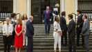 El nuevo presidente del Principado, Adrin Barbn (c), a su llegada a la fotografa de familia con los miembros de su gabinete este jueves en el Parlamento regional, tras la toma de posesin de sus integrantes y la primera reunin del equipo