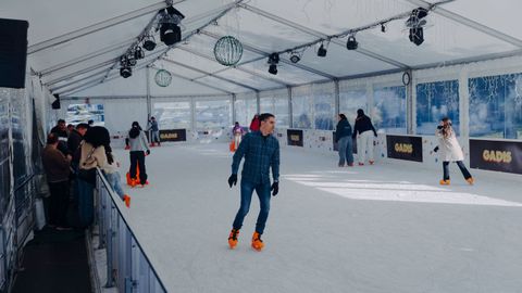 Pista de hielo instalada en Ourense