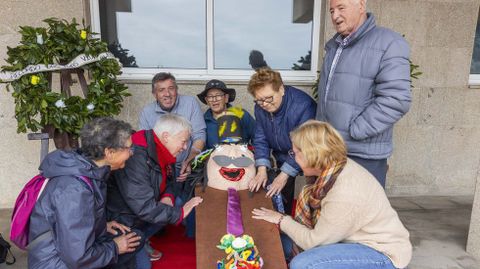 Velatorio del Caietano, ayer ante el Concello de Laxe 