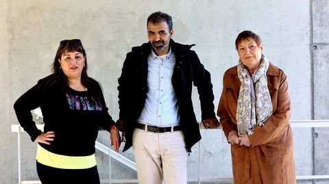 Ana Santos, con Magfri Suilem y Maite Isla, de Solidaridade Galega co Pobo Saharaui.
