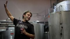 Pedro Rodrguez, autor del vino ms valorado, en su bodega del municipio de Sober