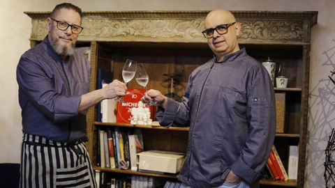 Paco Chic�n y Sergio Musso brindan por el d�cimo cumplea�os de su restaurante Eclectic