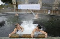 Las aguas termales atraen a miles de visitantes durante todo el a�o. 