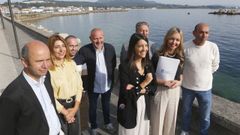 Mara Garca, acompaada de integrantes del ejecutivo de Ribeira, con la conselleira Fabiola Garca