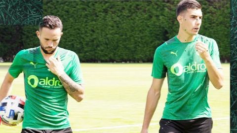 Parera y Lucas en un entrenamiento con el Racing de Santander en la campaña 21-22