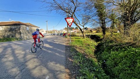 Trazado de la carretera EP-0002 en Tomeza (Pontevedra), que forma parte del Camino Portugus y carece de arcn